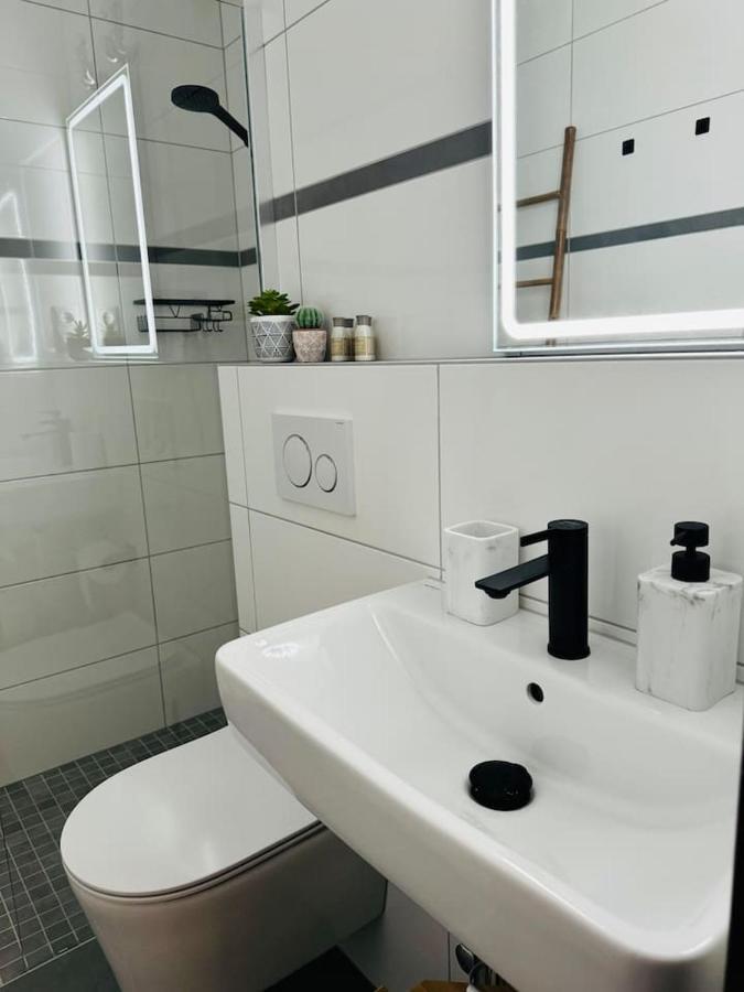 Klassen Stay - Design Studio In 11 Etage - Tolle Aussicht - Sauna, Pool - Netflix Lahnstein Buitenkant foto